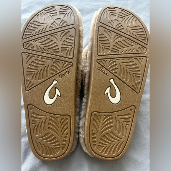 Olukai Shearling Slippers - Picture 6 of 11